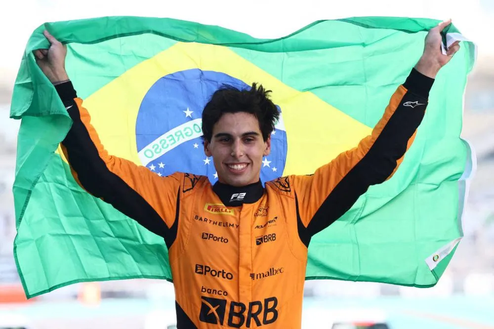 Gabriel Bortoleto faz história: título da Fórmula 2 e estreia na F1 em 2025