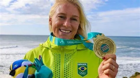 Você sabia? Tatiana Weston medalha de prata no surf pelo Brasil nasceu no Havaí