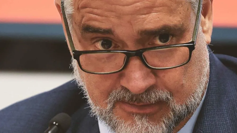 Lula mira falhas na comunicação e frita Paulo Pimenta