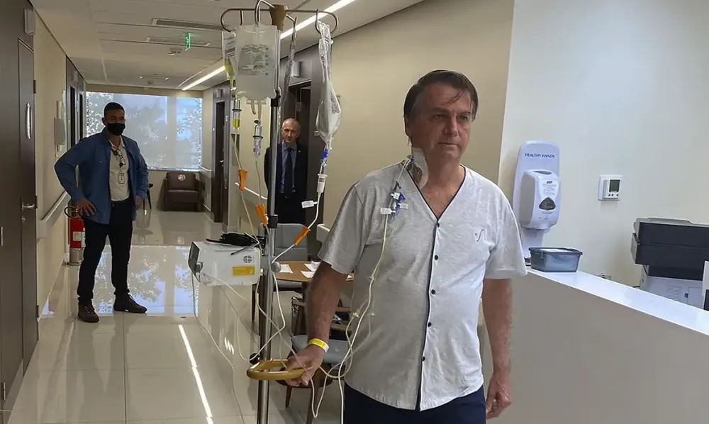 Lula e Bolsonaro: como a comunicação na internação reflete estilos diferentes