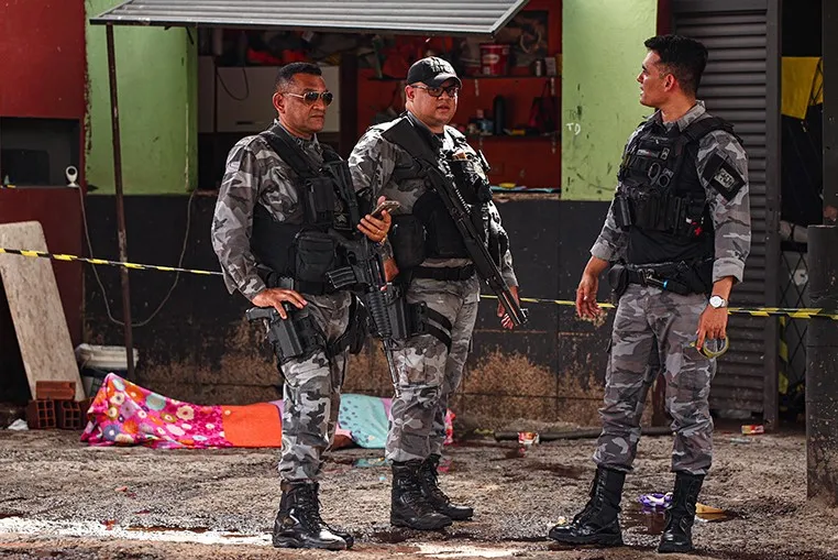 A queima roupa: Dono de lava jato é executado na frente da família