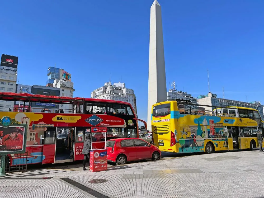 Milei desregulamenta o transporte na Argentina; entenda