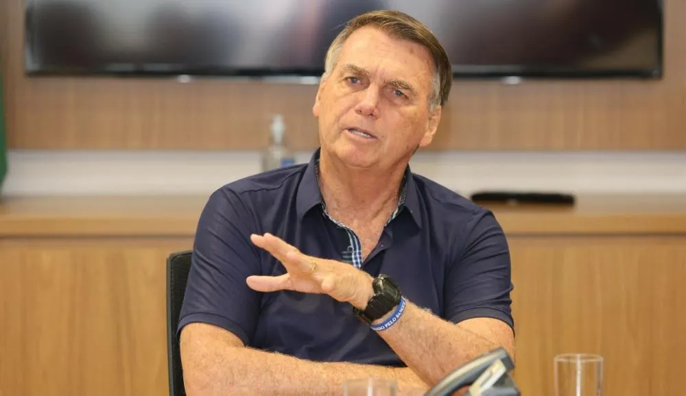Bolsonaro critica prisão de Braga Netto e questiona acusações de obstrução de justiça: “Onde está o risco?”