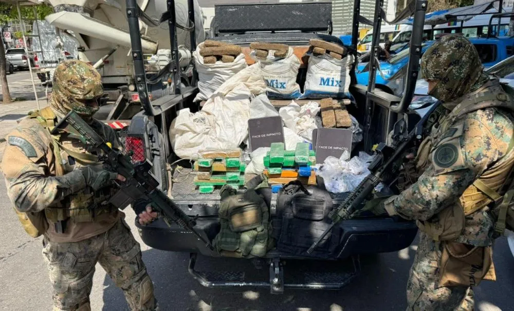Polícia desmantela esconderijo de criminosos cearenses na Rocinha/RJ: Mansões, seguranças e arsenal pesado revelados