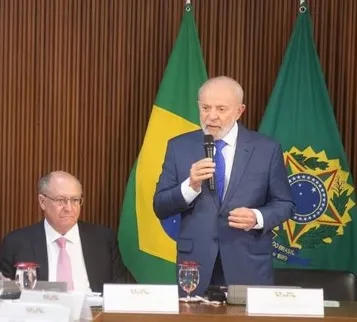 Após quase 20 anos Lula decide que vai devolver relógio de luxo à União