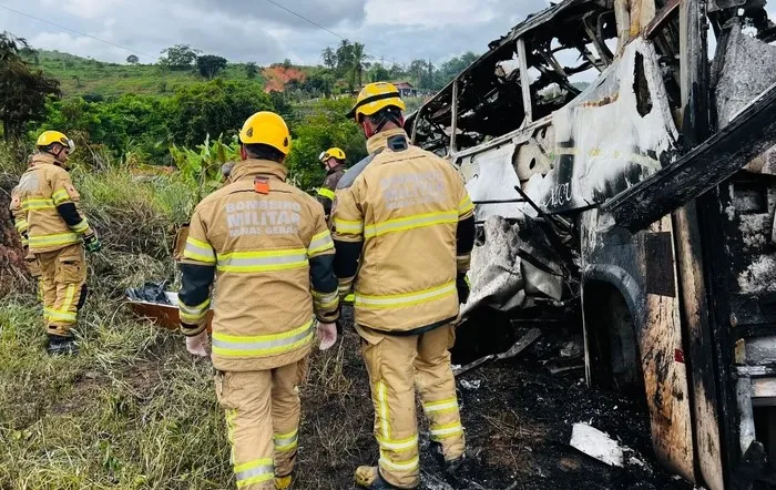 Tragédia na BR 116: Número de mortos em acidente sobe para 41 em Minas Gerais
