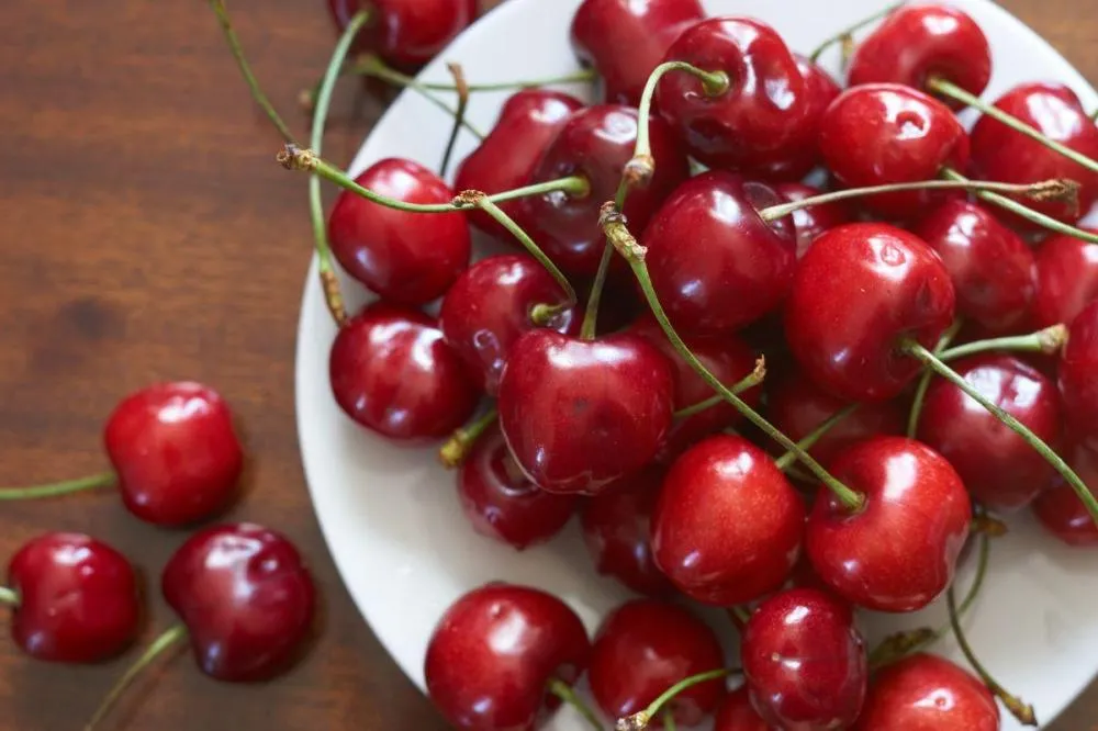 Cereja de Natal: a fruta que chega do exterior para a ceia brasileira