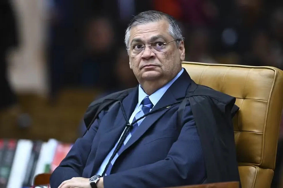Flávio Dino suspende pagamento de R$ 4,2 bilhões em emendas e solicita investigação da Polícia Federal