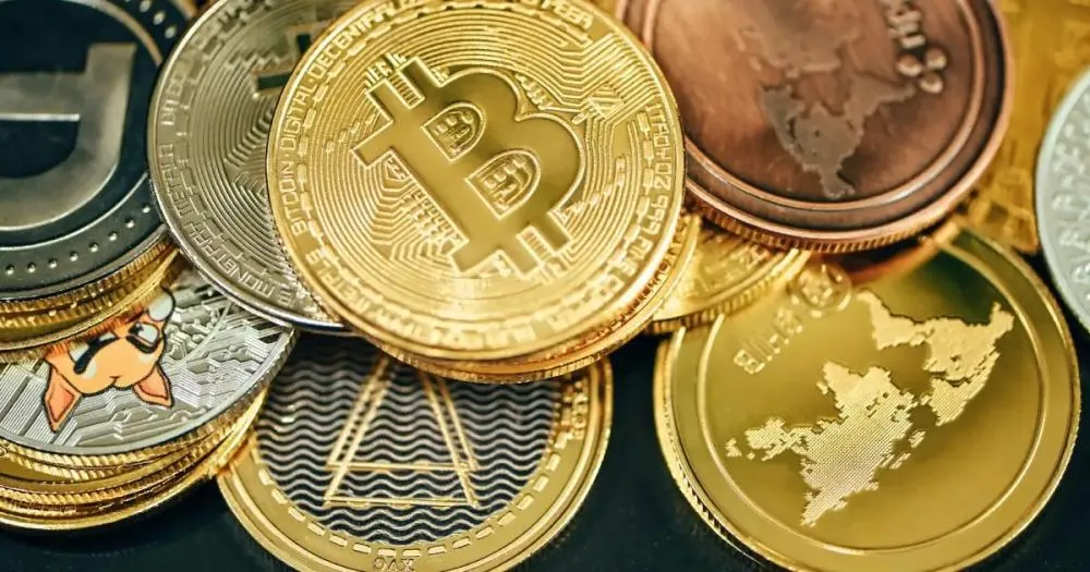 Criptomoedas despencam US$ 500 bilhões e alerta de crise abala o mercado Digital