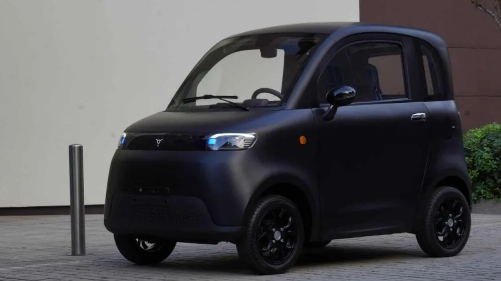 Conheça o carro elétrico de R$ 64,5 mil que pode ser pilotado por jovens de 14 anos sem CNH