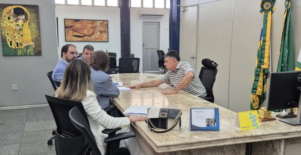Prefeitura de Teresina solicita liberação de contas bloqueadas para pagar servidores; TCE avalia pedido