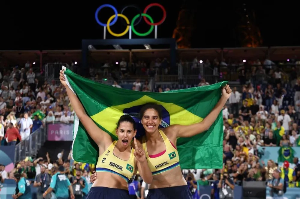Ana Patrícia e Duda conquistam o ouro e colocam vôlei de praia feminino no topo olímpico após 28 anos