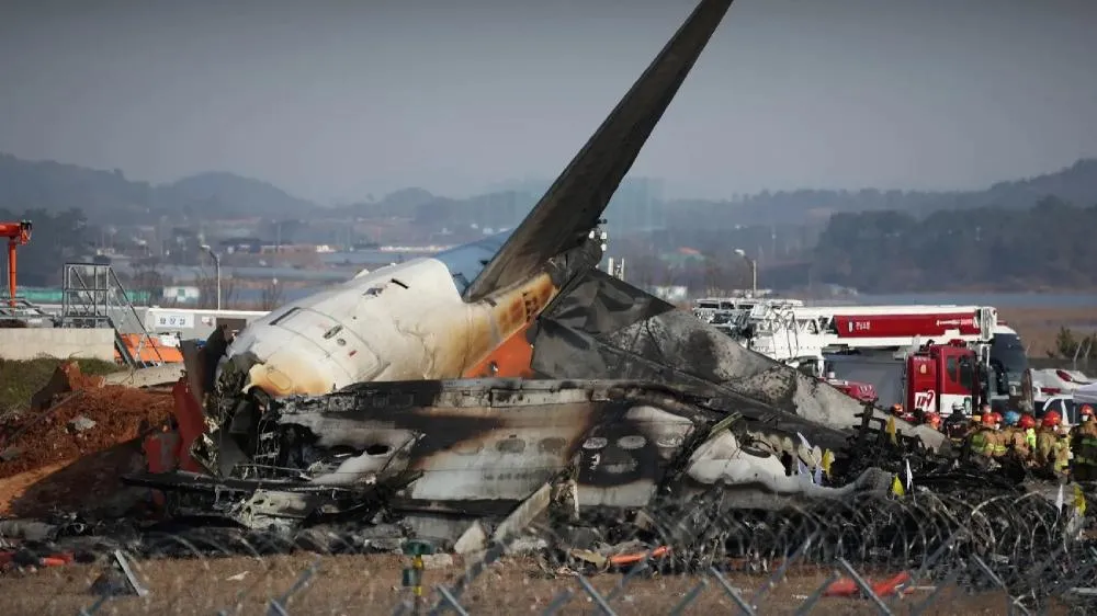 Confira o vídeo completo do acidente na Coreia do Sul: sobreviventes foram encontrados na cauda do avião