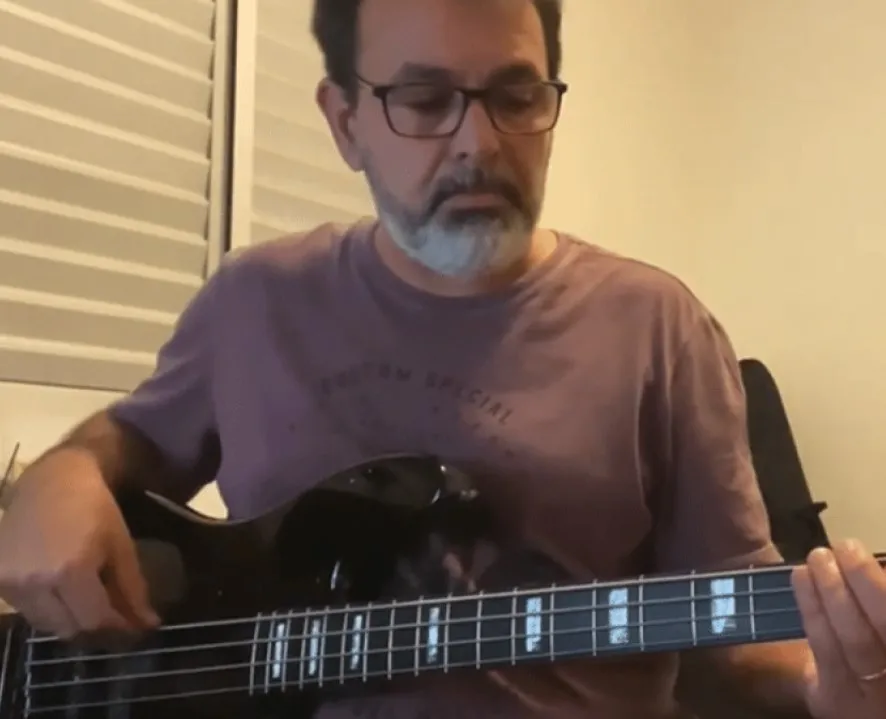 Morre Renato Tommaso, baixista da banda Jota Quest, aos 54 anos