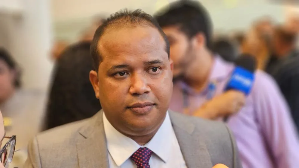 Enzo Samuel é reeleito presidente da Câmara Municipal de Teresina com 27 votos