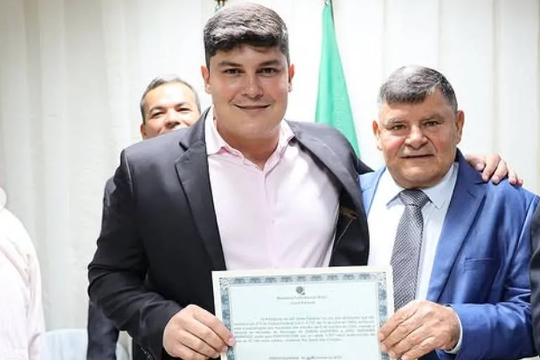Prefeito reeleito no Ceará é preso antes de tomar posse, e filho assume prefeitura