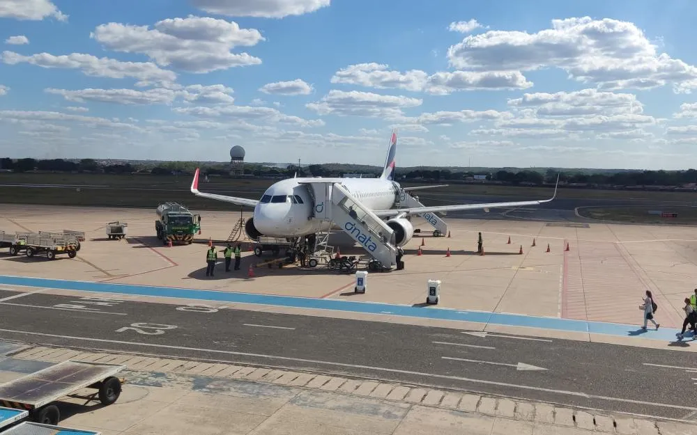 Voo da Latam é cancelado após colisão com pássaro em Teresina