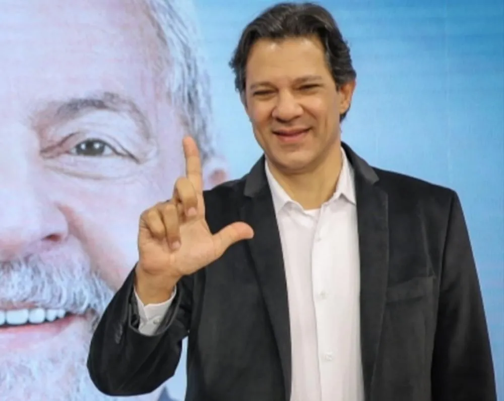 Descontentamento econômico cresce no Brasil: 61% veem país no caminho errado, revela pesquisa