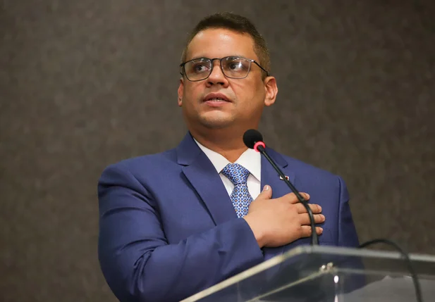 Raimundo Júnior toma posse como Presidente da OAB/Piauí e inicia gestão com foco na transparência e eficiência