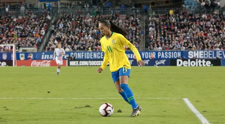 Adriana Silva, a estrela do Piauí, conquista medalha de prata no futebol feminino em Paris