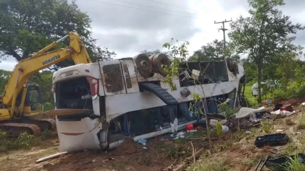 BR 135: A 'rodovia da morte' faz novas vítimas em acidente com ônibus de turismo