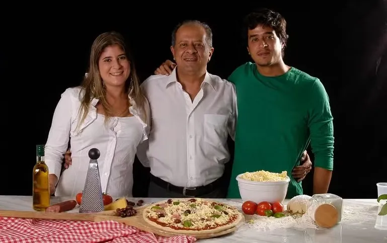 Conheça a pizzaria criada para ajudar o pai mas que se tornou uma rede nacional com previsão de faturar R$ 384 mi este ano
