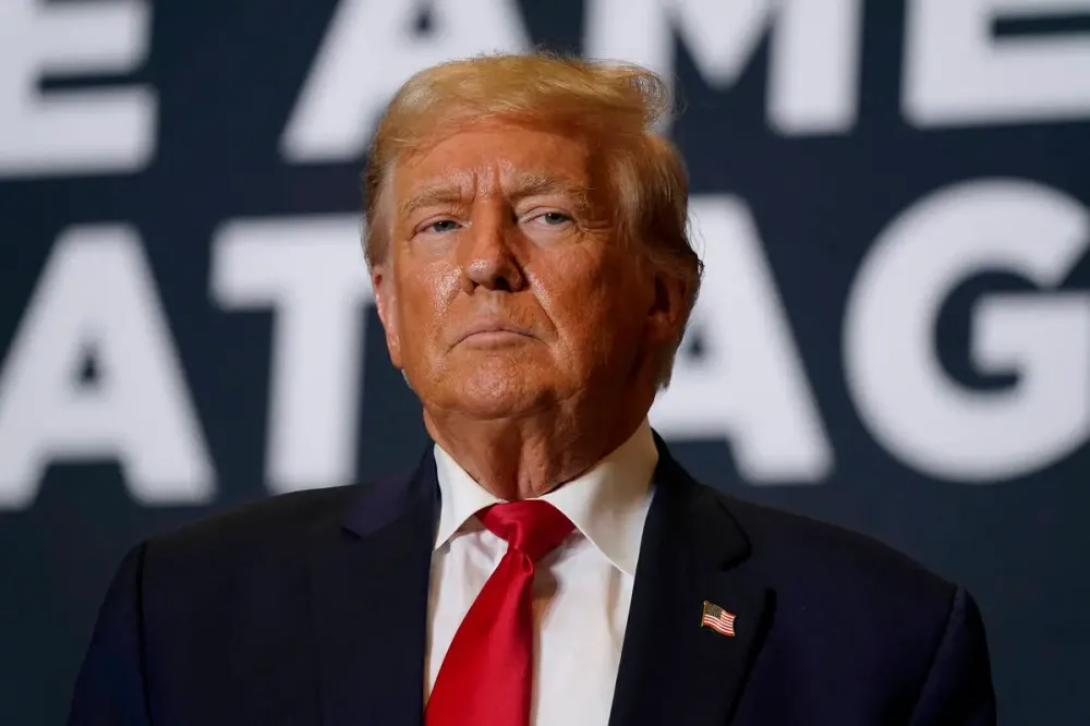 Trump considera tarifas contra o Brasil por suposto uso político do sistema judicial