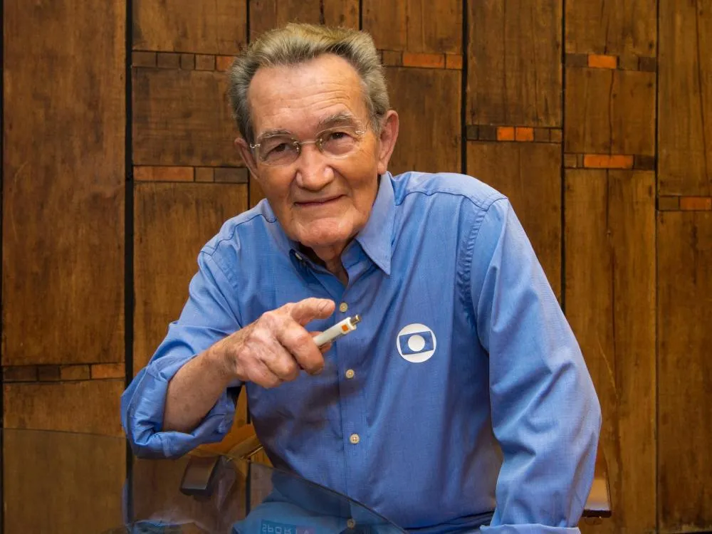 Léo Batista é hospitalizado com tumor pancreático e quadro grave de saúde
