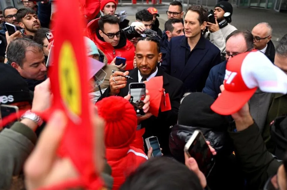 Hamilton inicia era histórica na Ferrari: um novo capítulo para o piloto mais vitorioso da Fórmula 1