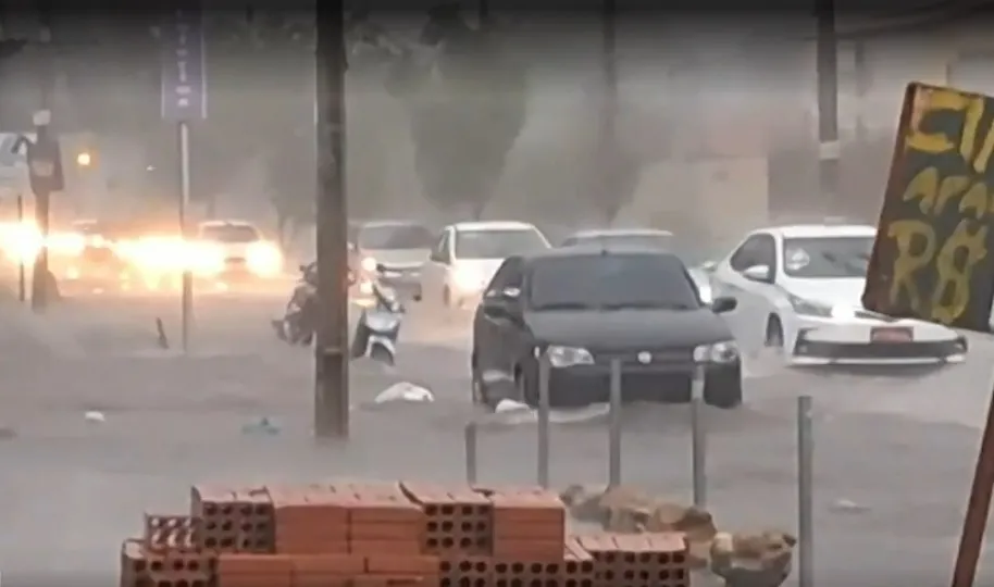 Chuva torrencial em Teresina: pânico, destruição e questionamentos sobre infraestrutura