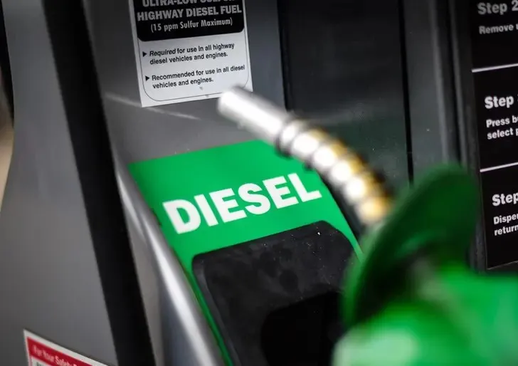 Diesel sobe, promessas caem: novo aumento expõe fragilidade do governo Lula