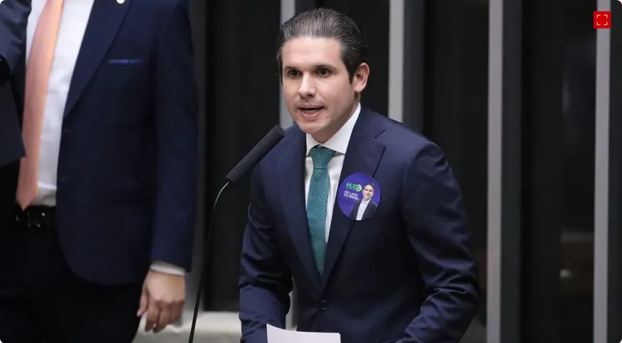 Hugo Motta assume a presidência da Câmara com apoio de aliados de Lula e Bolsonaro