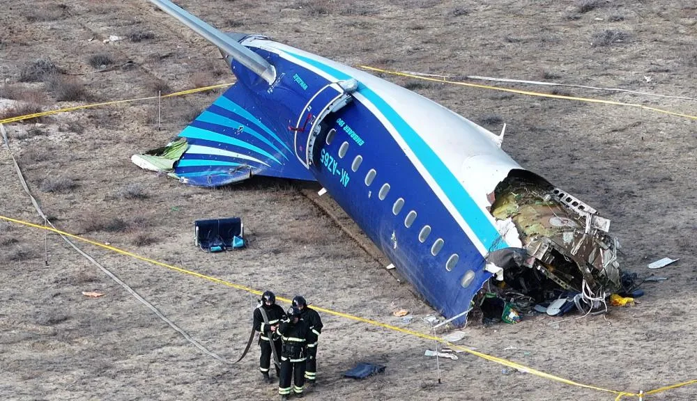 Relatório aponta que voo da Azerbaijan Airlines foi abatido por míssil russo
