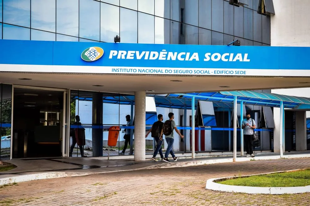 Greve de peritos médicos do INSS amplia fila de espera e pressiona governo Lula