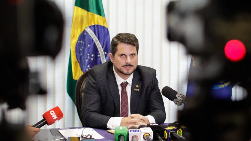 Senador Marcos Do Val tem redes sociais bloqueadas e R$ 50 milhões congelados por ordem de Moraes