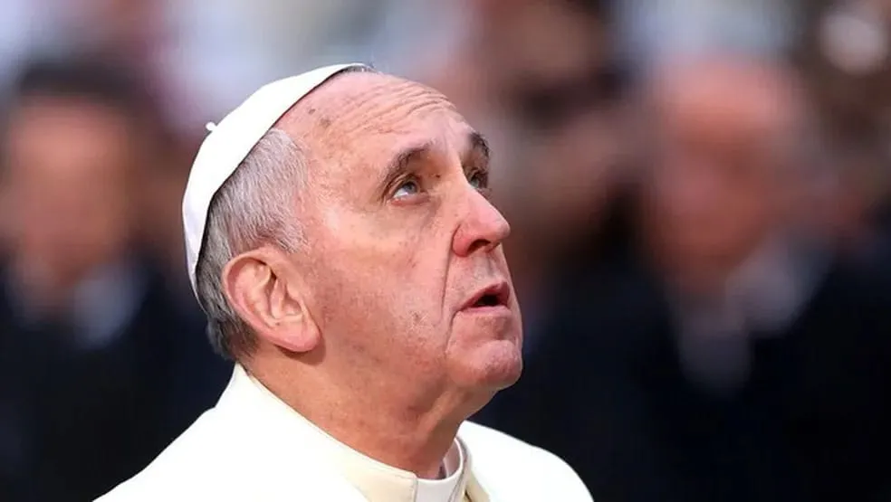 Papa Francisco enfrenta crise de saúde grave e segue em estado crítico