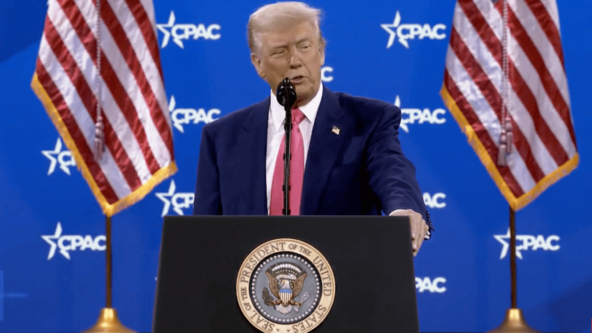 Trump cumprimenta Eduardo Bolsonaro e Milei fala em interferência nas eleições brasileiras