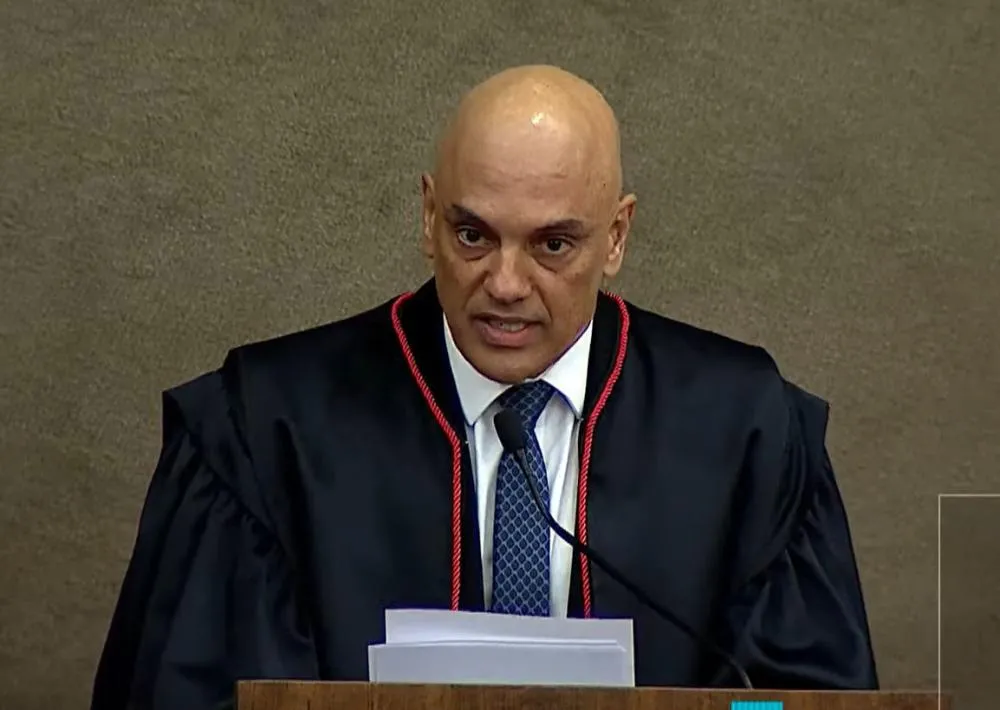 Moraes critica big techs e diz que redes fazem “lavagem cerebral”