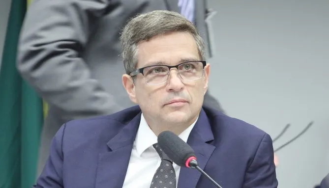 Campos Neto alerta: Cortar juros sem condições adequadas pode desencadear crise econômica