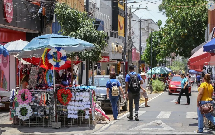 A invasão das calçadas: o retorno desordenado dos ambulantes ao centro de Teresina