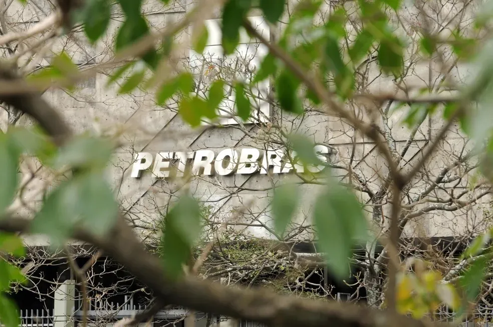 Petrobras fecha 2024 com queda de 70% no lucro e prejuízo no quarto trimestre