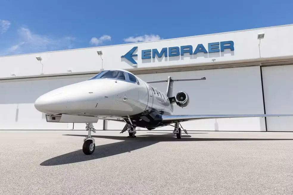 Embraer mais que triplica lucro no quarto trimestre de 2024