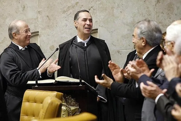 Brasil despenca em ranking global de democracia e expõe crise institucional