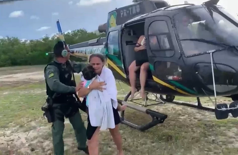 Família à deriva é resgatada de ilha na divisa entre Piauí e Ceará