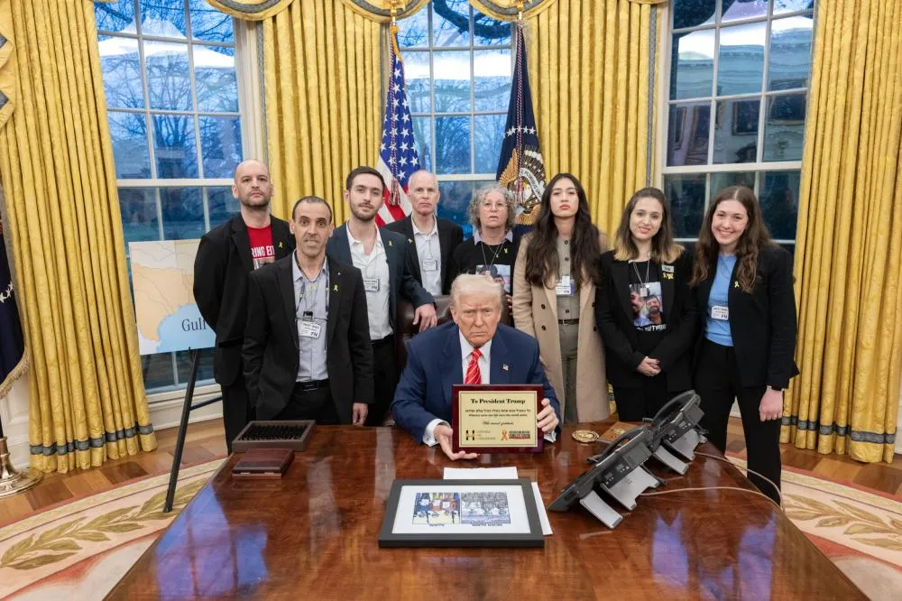 Trump recebe reféns libertados pelo Hamas e emite ultimato ao grupo terrorista