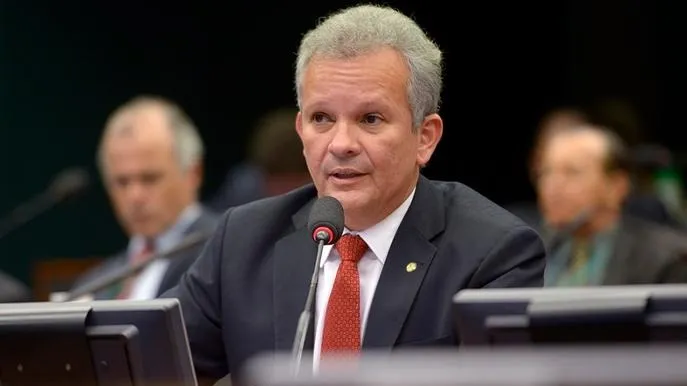 Deputado propõe lei para combater oligarquias políticas no Nordeste