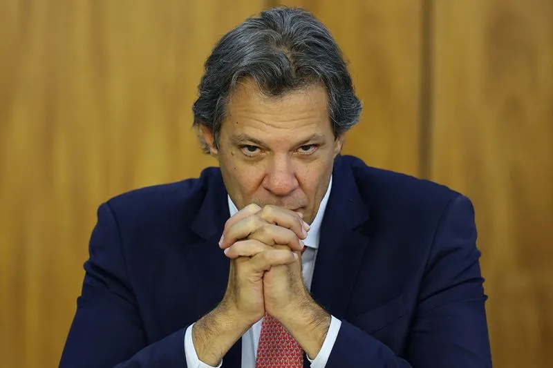 Lula atiça o fogo, Haddad corre para apagar: até quando a diplomacia brasileira suportará?