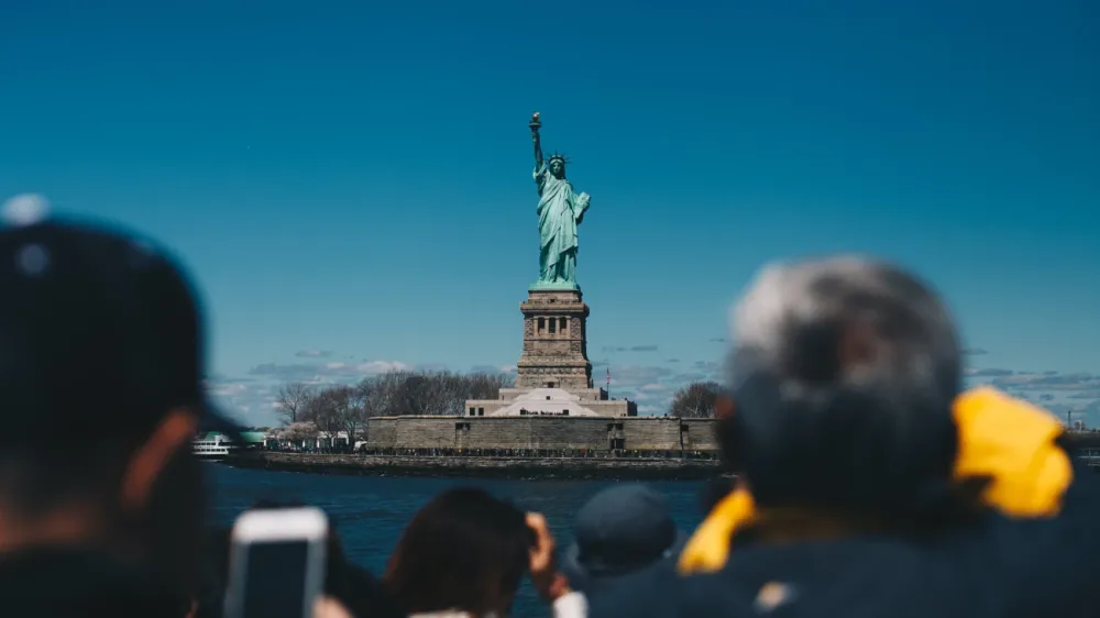 Deputado francês sugere que EUA devolvam a Estátua da Liberdade