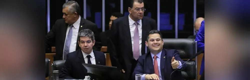 Orçamento 2025: privilégios, cortes e a política do faz de conta