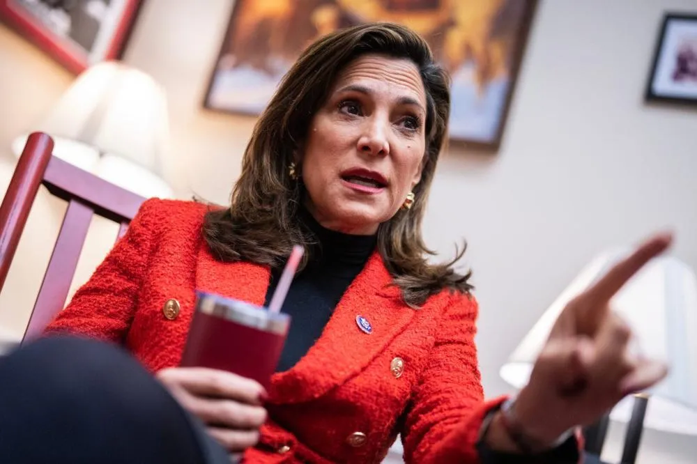 Deputada dos EUA defende retirar visto de Alexandre de Moraes “até que pare de censurar”